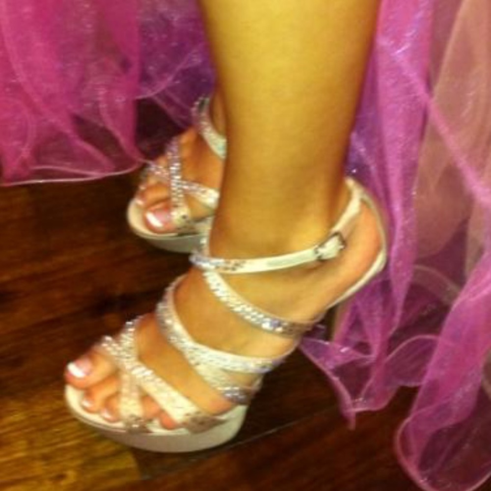 Giani Bono nude heels with crystals